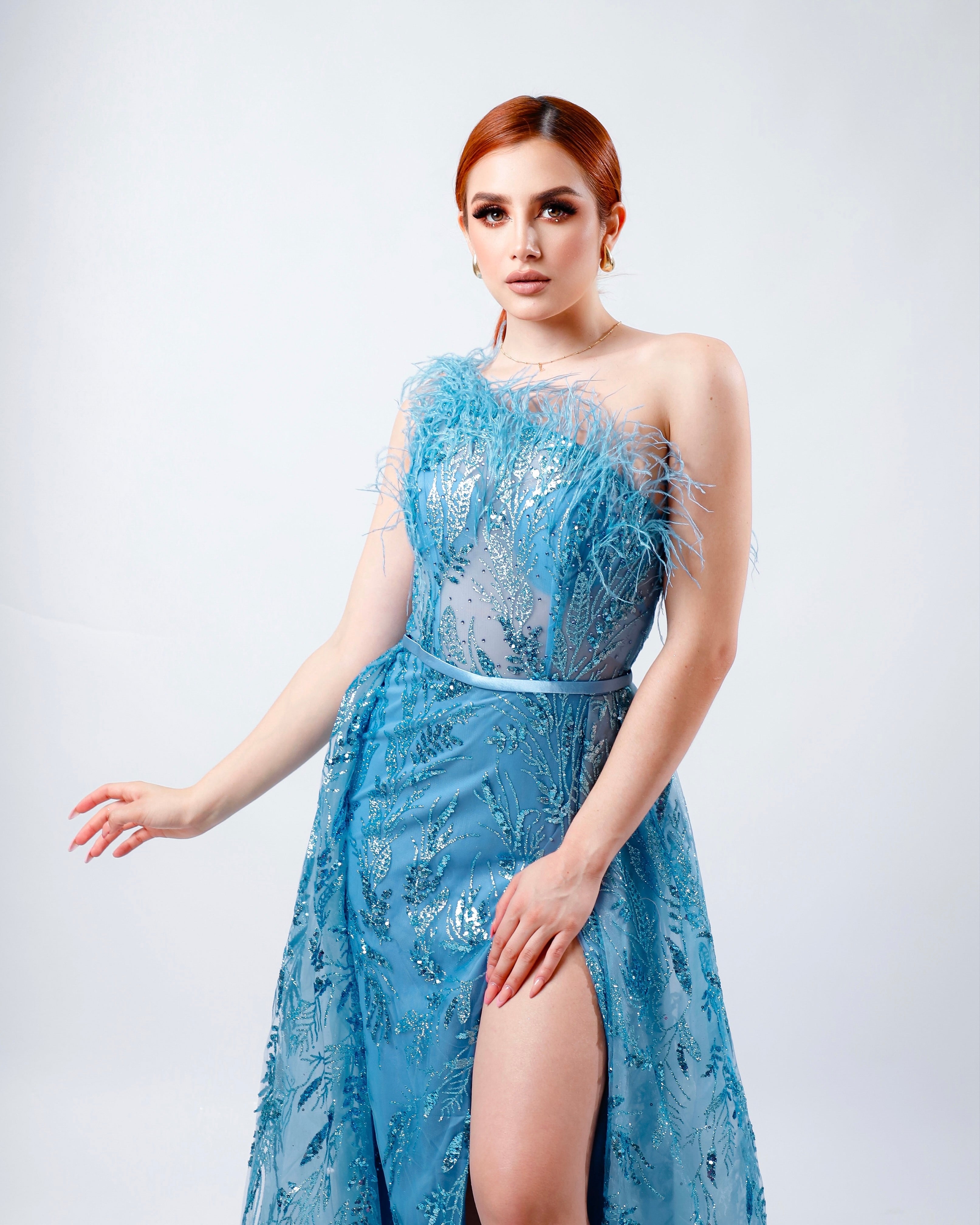 Vestido plumas con cauda